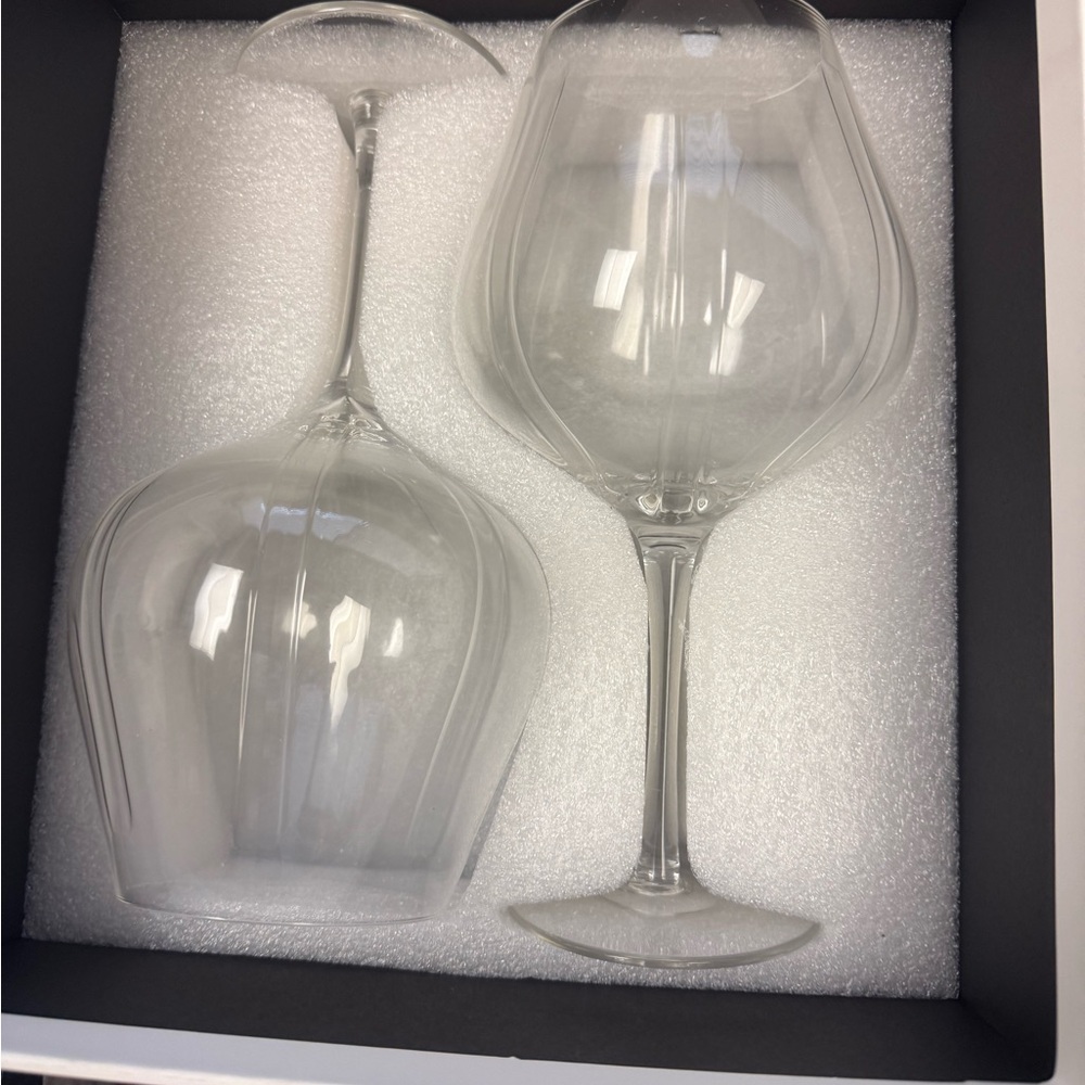 Elegant Clear Wine Glass Set